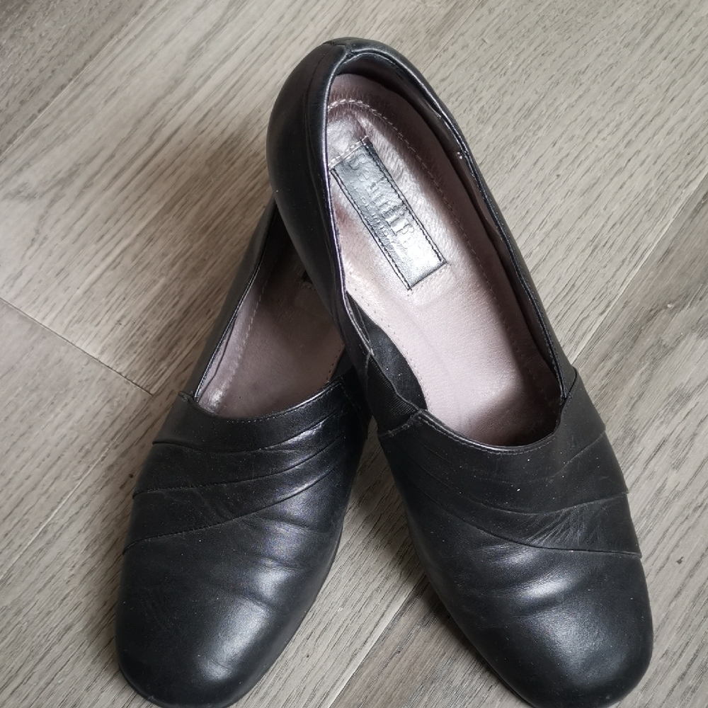 Beautiful EC black leather antislip 2 1/4 "heel leather Size 40 U.S 10.